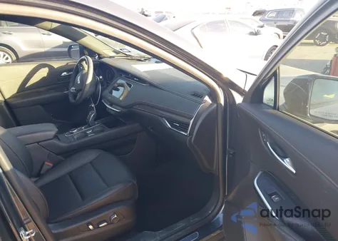 2019 Cadillac Xt4 Sport z USA, uszkodzony, nr VIN 1GYFZER43KF102132